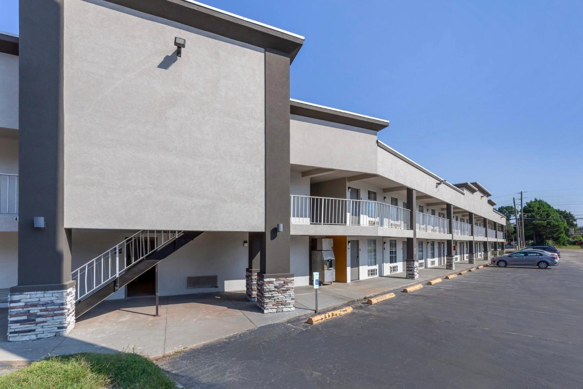 Red Roof Inn Dunn Exterior photo